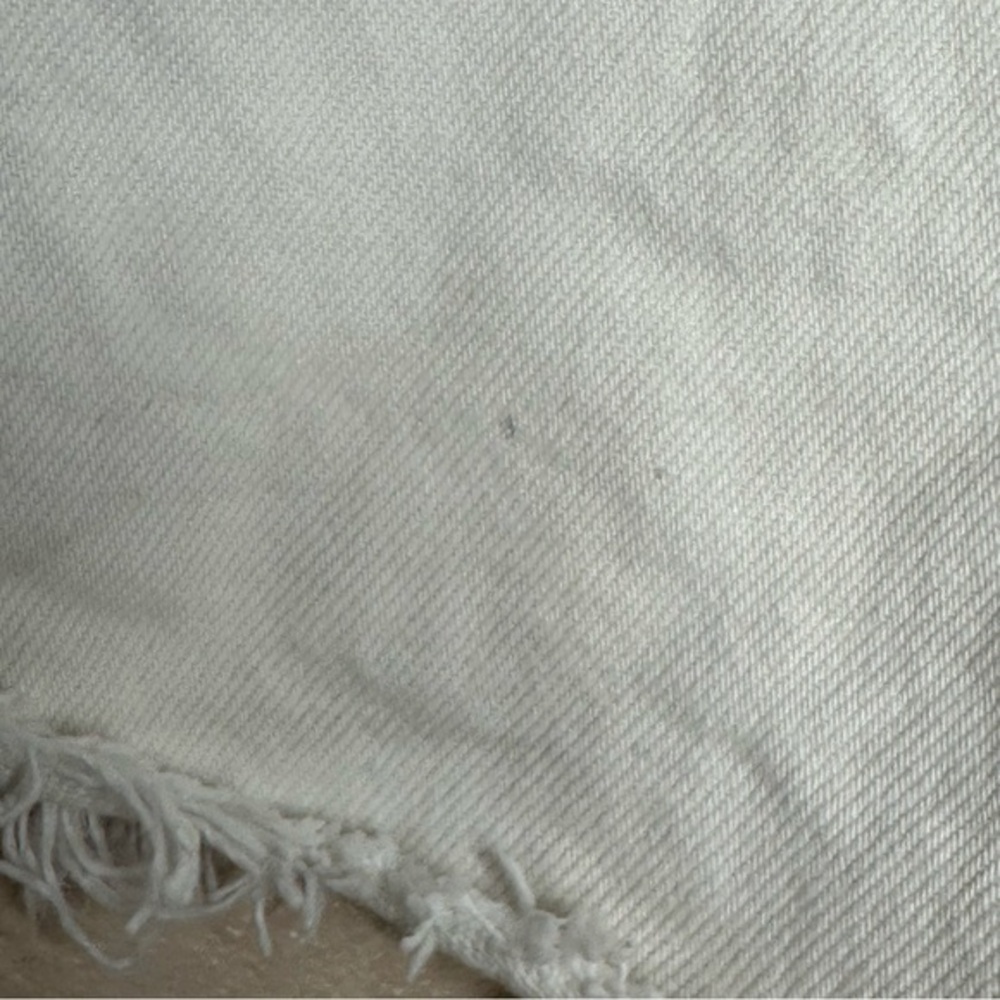 Levis High-Rise Mom Shorts White‎ Raw Hem Size 28 Cut Offs Destressed - Picture 6 of 7